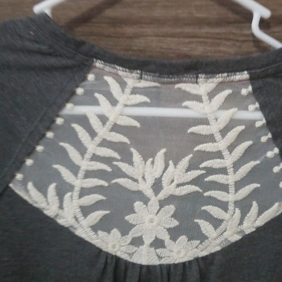 Lace Raglan Tee NWOT🔥 All $10 items 2/$15! - Picture 3 of 4